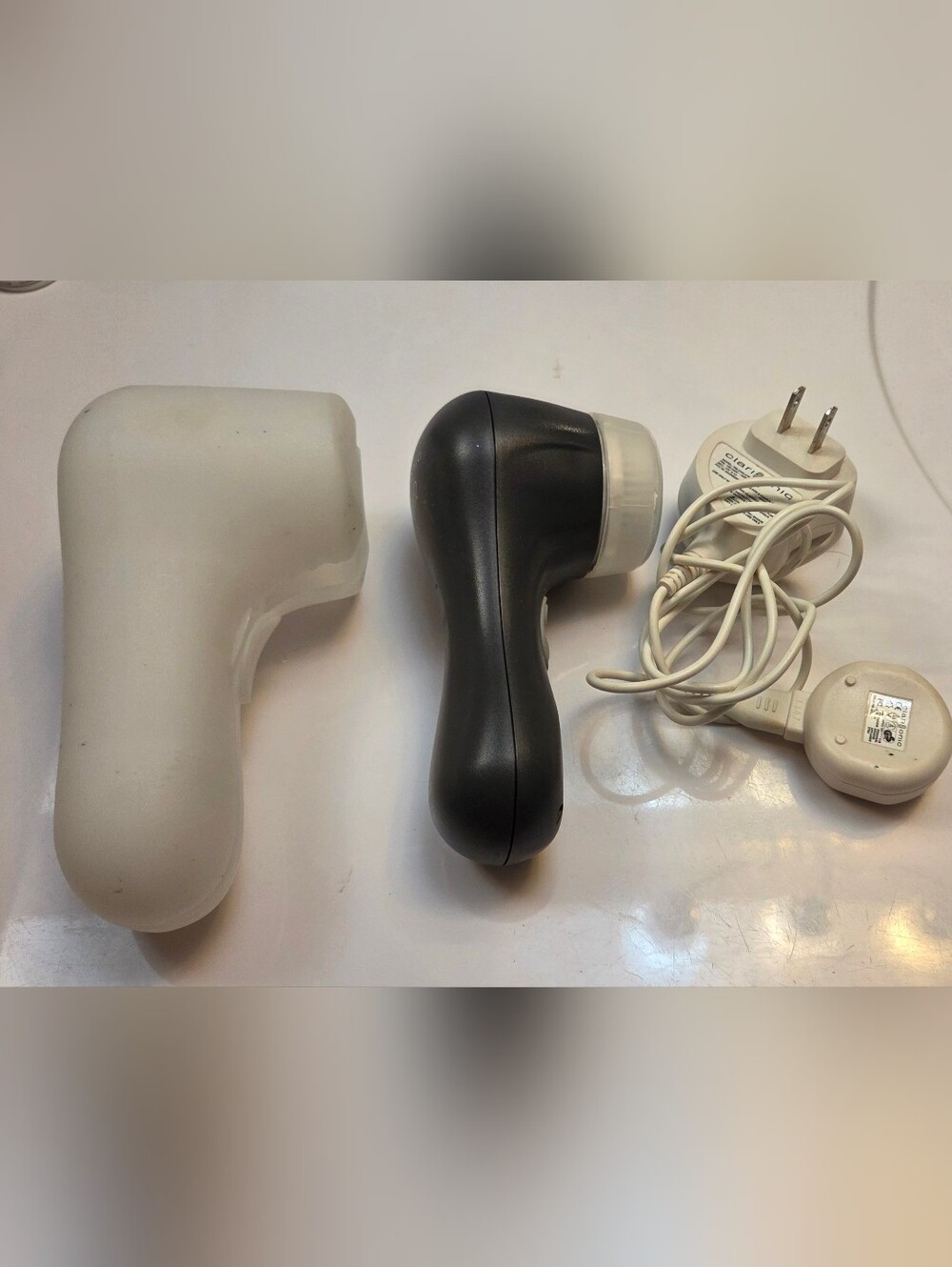 NWOT Clarisonic Mia 2 Grey With Case New Brush Head And Magnetic Charger